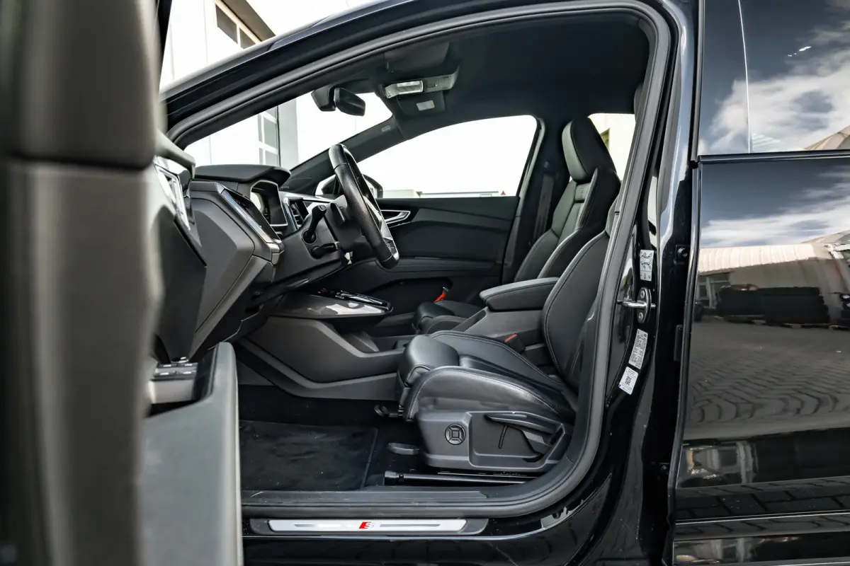 50 quattro Launch edition S Competition 77 kWh 299 PK | SONOS | Head-up | Ledere Bekleding | Sfeerverlichting | Matrix LED Koplampen