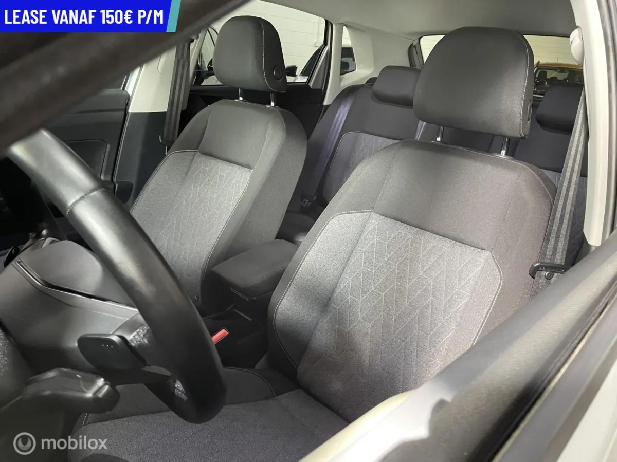 1.0 TSI R-LINE DSG NACI CRUISE CARPLAY LED XENON VEEL OPTIES 7100km!! IQ Light LED