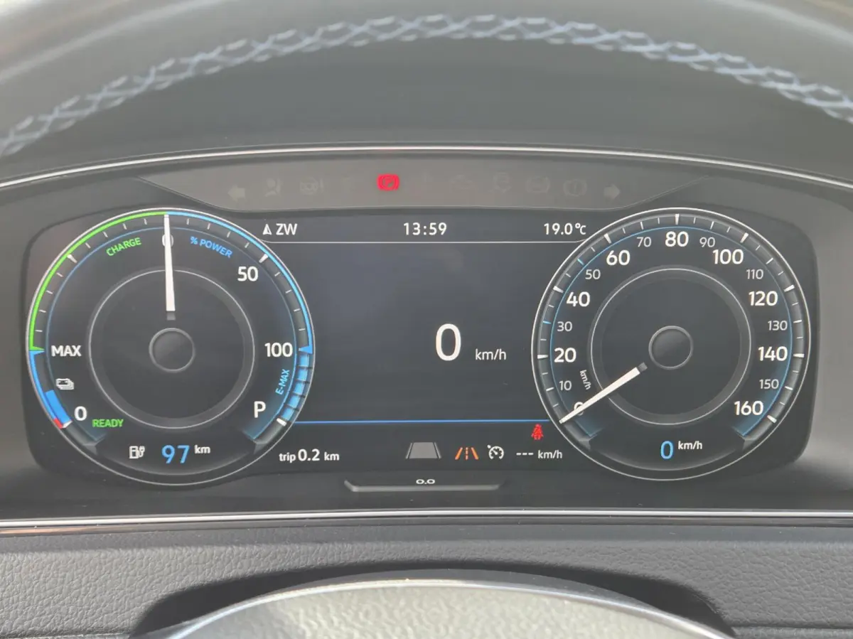 | LED | Camera | ACC | Dode hoek | Stoelverwarming | SOH 92,7% | Warmtepomp | Virtual Cockpit