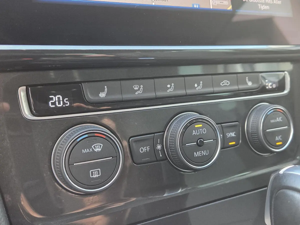 | LED | Camera | ACC | Dode hoek | Stoelverwarming | SOH 92,7% | Warmtepomp | Virtual Cockpit