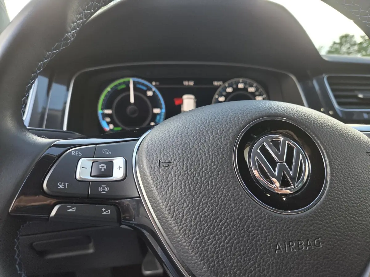 | LED | Camera | ACC | Dode hoek | Stoelverwarming | SOH 92,7% | Warmtepomp | Virtual Cockpit