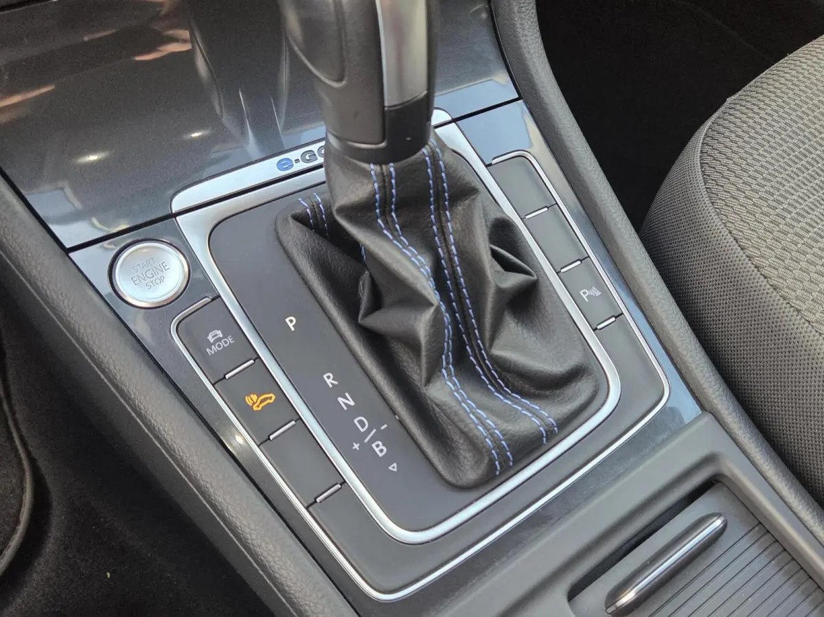 | LED | Camera | ACC | Dode hoek | Stoelverwarming | SOH 92,7% | Warmtepomp | Virtual Cockpit