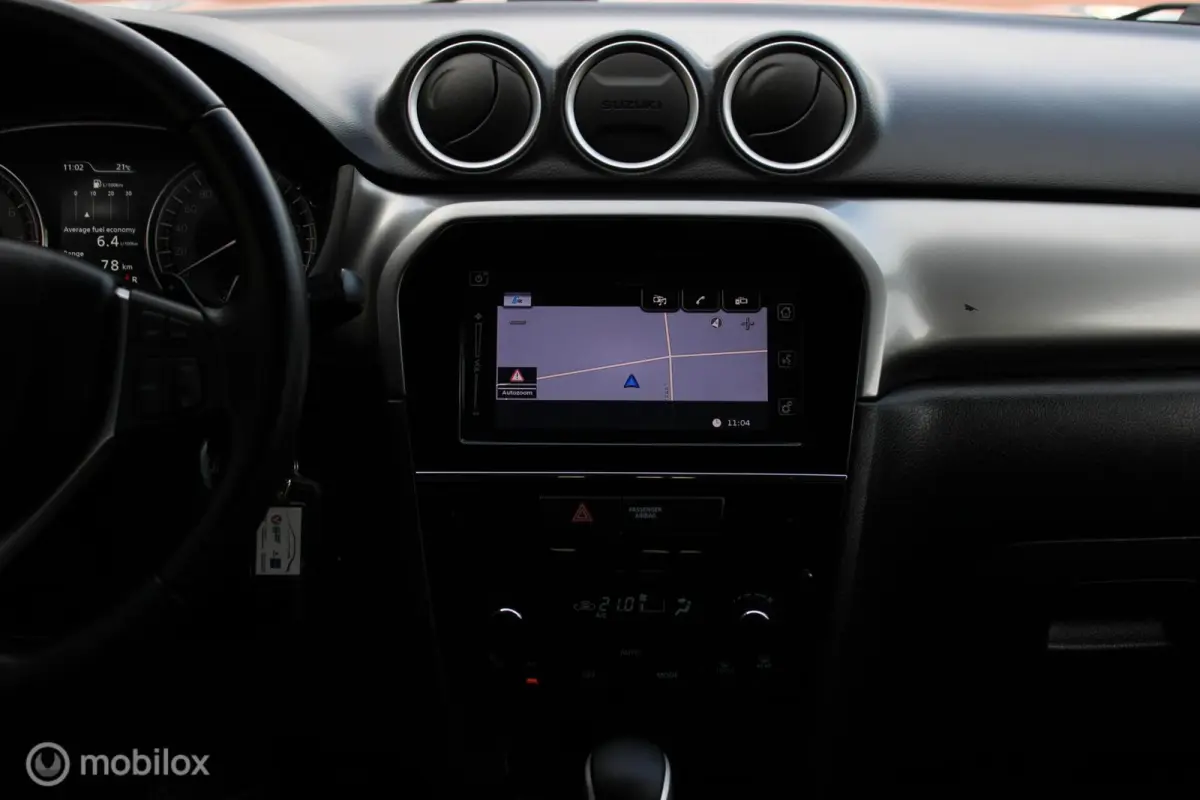 1.0 Boosterjet Select Automaat, Donker glas, Navigatie, App connect, Cruise, Clima, Pdc + Camera, Wit metallic
