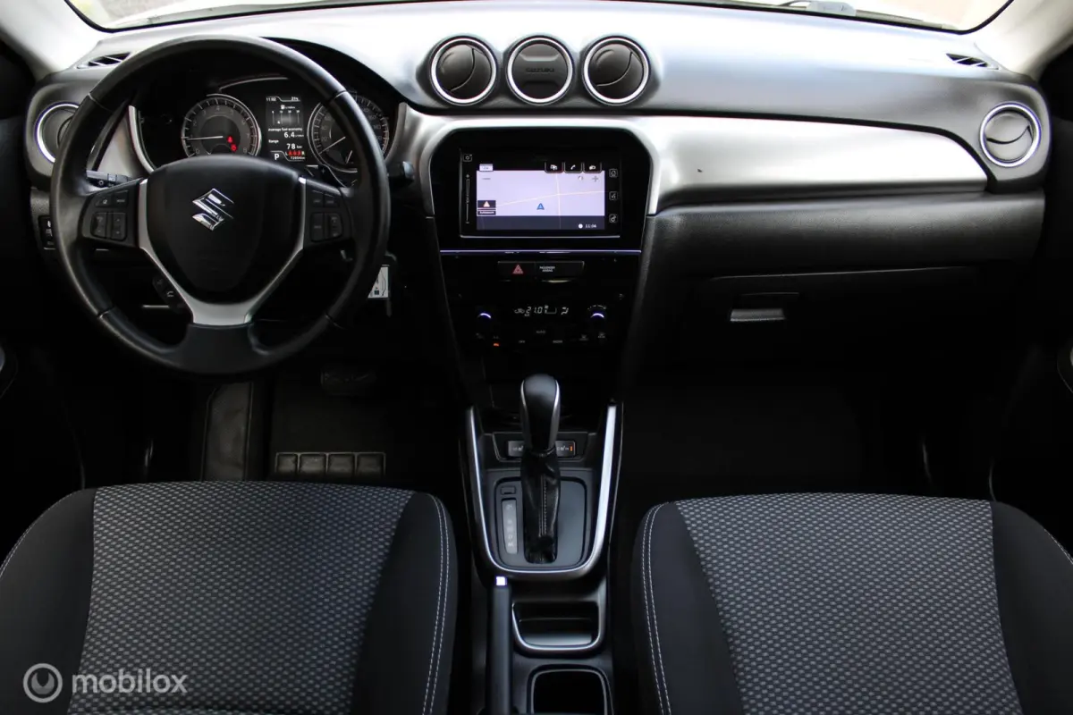 1.0 Boosterjet Select Automaat, Donker glas, Navigatie, App connect, Cruise, Clima, Pdc + Camera, Wit metallic