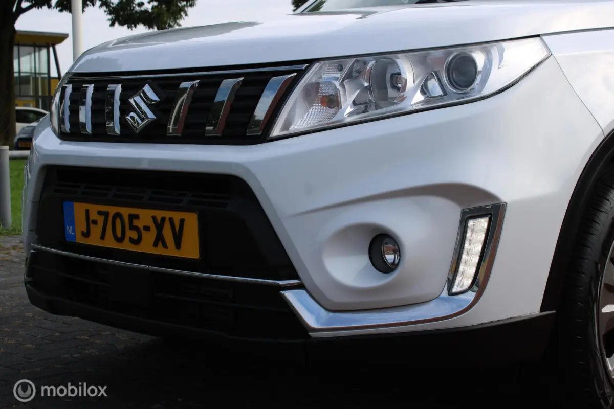 1.0 Boosterjet Select Automaat, Donker glas, Navigatie, App connect, Cruise, Clima, Pdc + Camera, Wit metallic