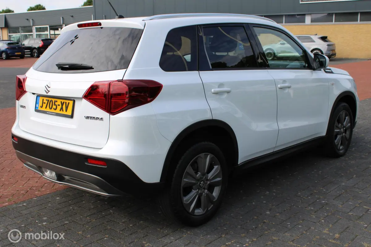 1.0 Boosterjet Select Automaat, Donker glas, Navigatie, App connect, Cruise, Clima, Pdc + Camera, Wit metallic