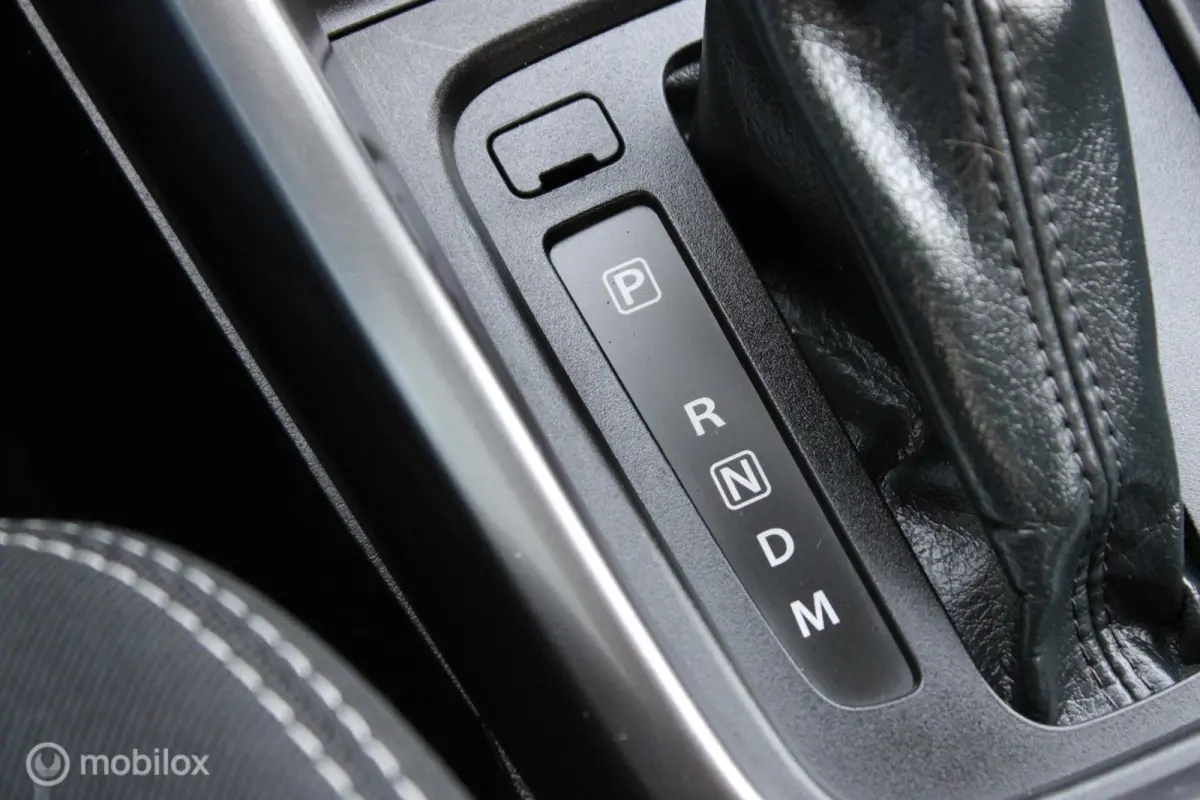 1.0 Boosterjet Select Automaat, Donker glas, Navigatie, App connect, Cruise, Clima, Pdc + Camera, Wit metallic