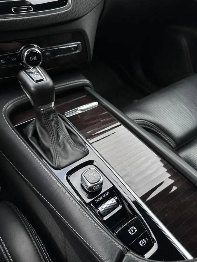 2.0 T6 AWD Inscription 7P Camera, Carplay, Trekhaak..