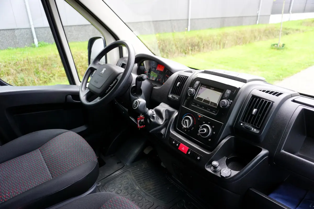 335 2.2 BlueHDi 140 L3H2 Premium in Topstaat |1e eigenaar |Camera |Cruise |Navi |Airco |Metallic |3500 KG |EURO6D |BPM voordeel! |Lage km-stand