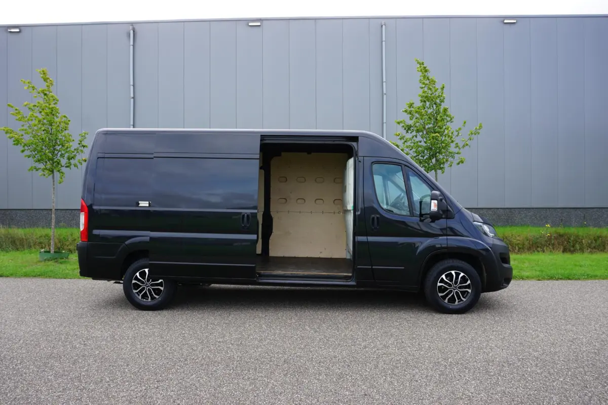 335 2.2 BlueHDi 140 L3H2 Premium in Topstaat |1e eigenaar |Camera |Cruise |Navi |Airco |Metallic |3500 KG |EURO6D |BPM voordeel! |Lage km-stand