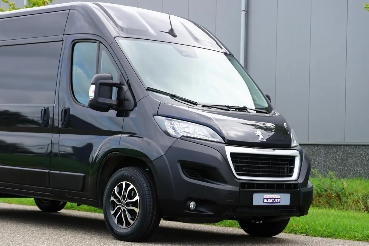 335 2.2 BlueHDi 140 L3H2 Premium in Topstaat |1e eigenaar |Camera |Cruise |Navi |Airco |Metallic |3500 KG |EURO6D |BPM voordeel! |Lage km-stand