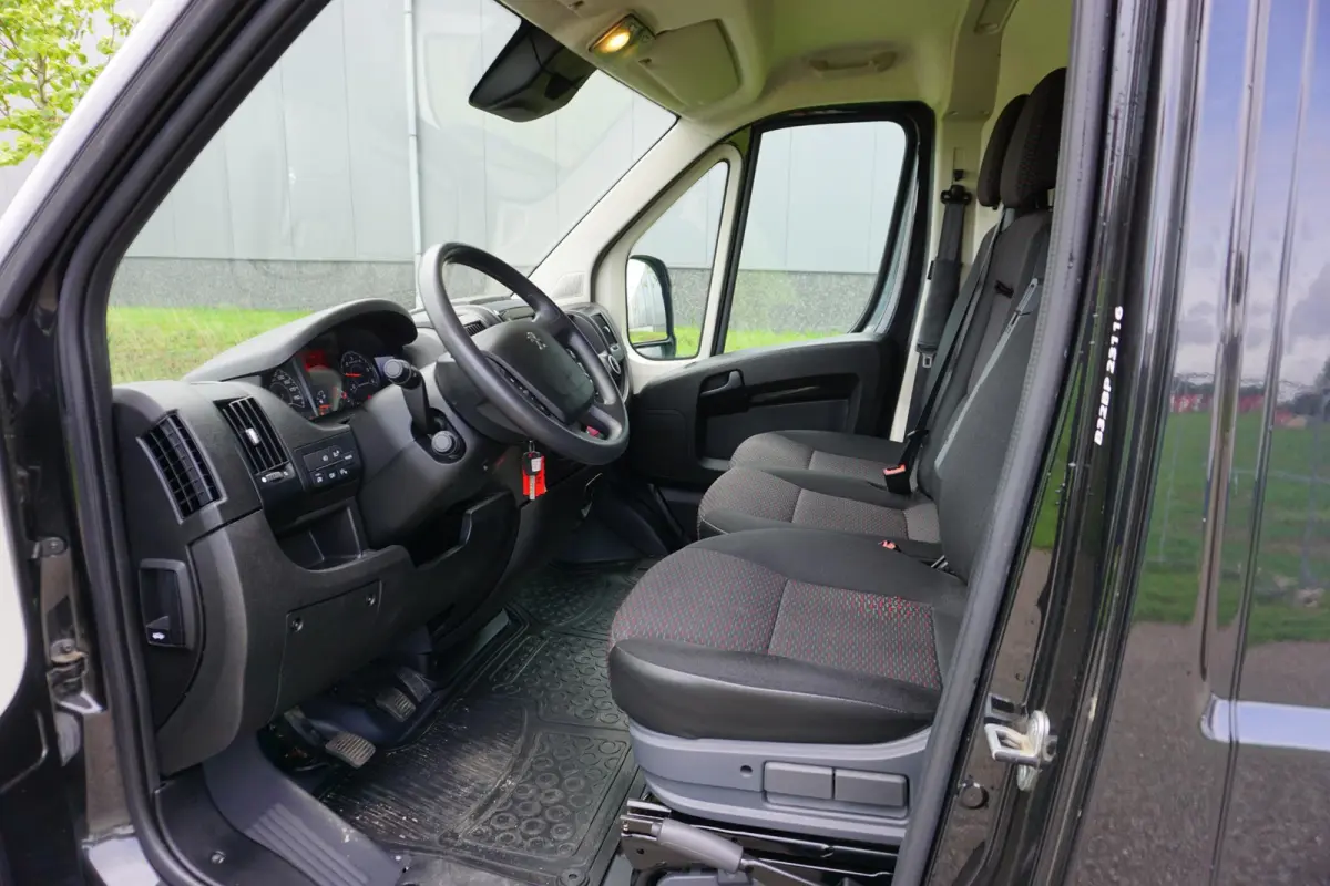 335 2.2 BlueHDi 140 L3H2 Premium in Topstaat |1e eigenaar |Camera |Cruise |Navi |Airco |Metallic |3500 KG |EURO6D |BPM voordeel! |Lage km-stand