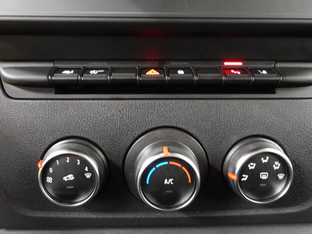 T35 150PK L2H2 Energy Work Edition Automaat Airco Cruise Camera Navi Parkeersensoren Trekhaak