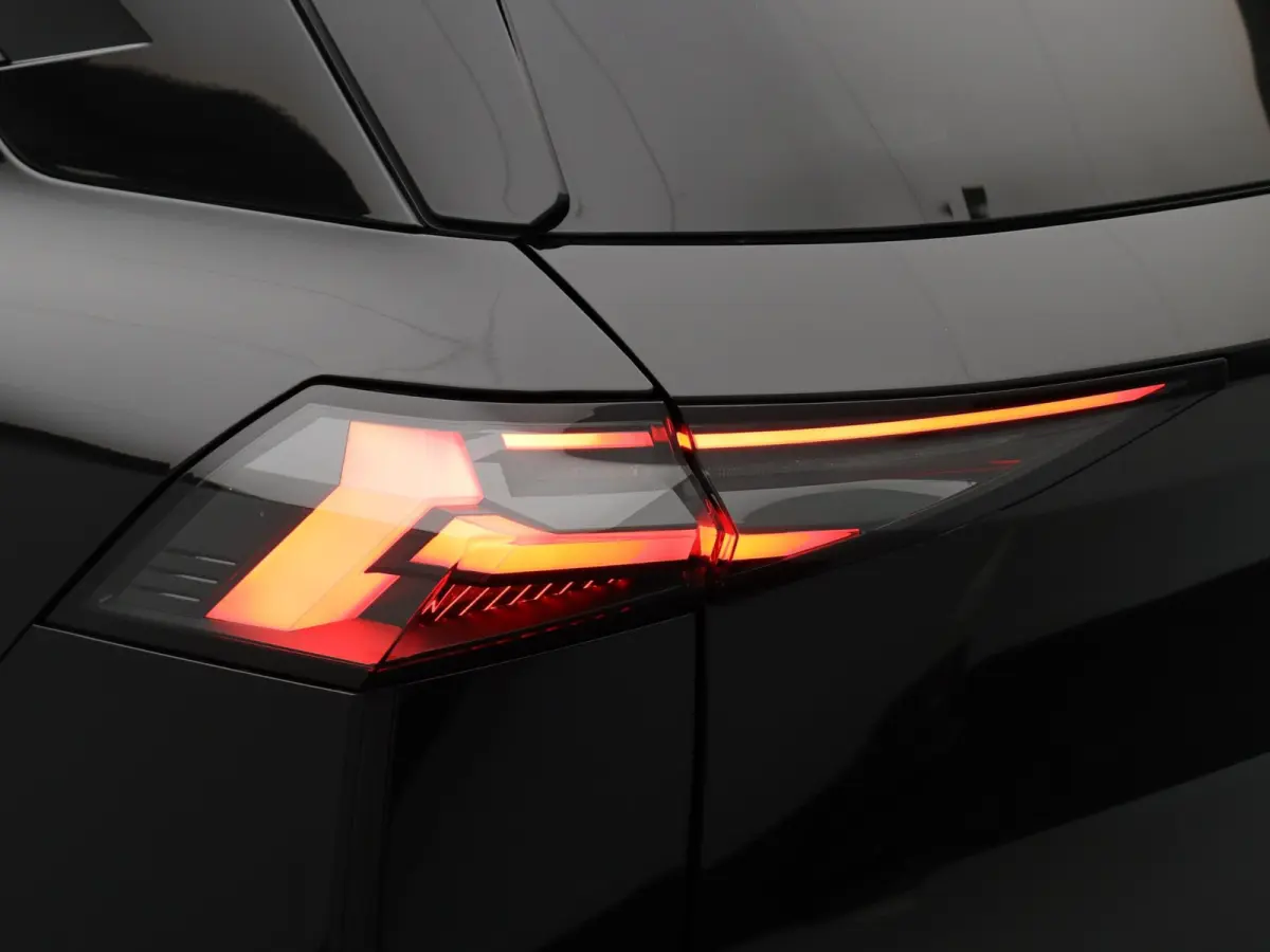 E-Tech full hybrid 160pk techno | Vijf jaar garantie | Stoel- en stuurwielverwarming | Elek. achterklep |
