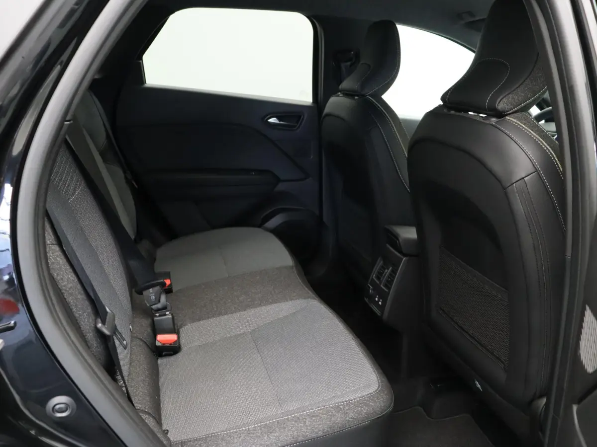 E-Tech full hybrid 160pk techno | Vijf jaar garantie | Stoel- en stuurwielverwarming | Elek. achterklep |