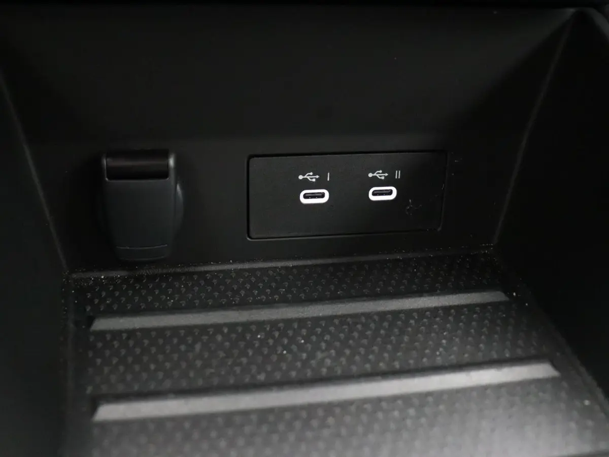E-Tech full hybrid 160pk techno | Vijf jaar garantie | Stoel- en stuurwielverwarming | Elek. achterklep |