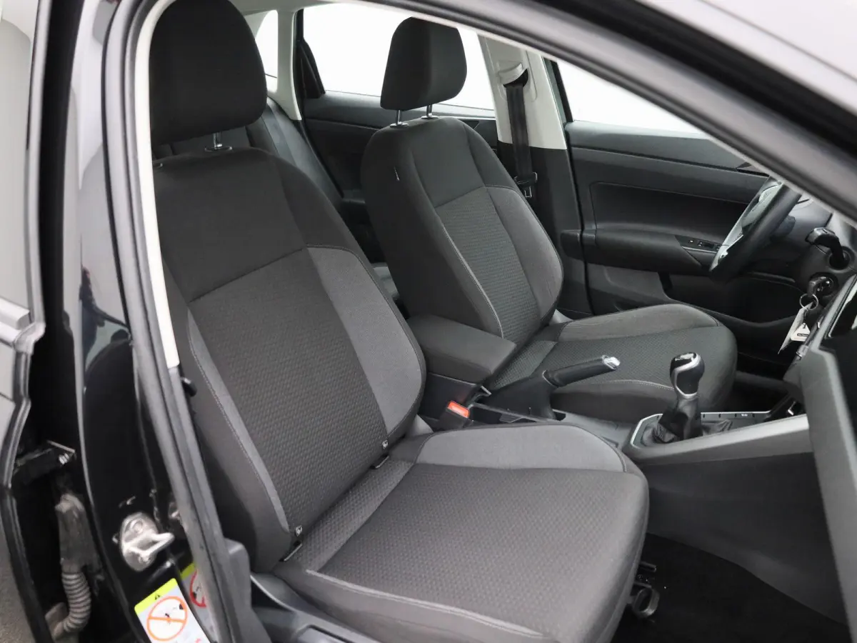 1.0 TSI Life 95 PK | Apple Carplay | Android Auto | Airco | Parkeersensoren | Stoelverwarming | 15'' LM velgen | Digitale Cockpit | App Connect |