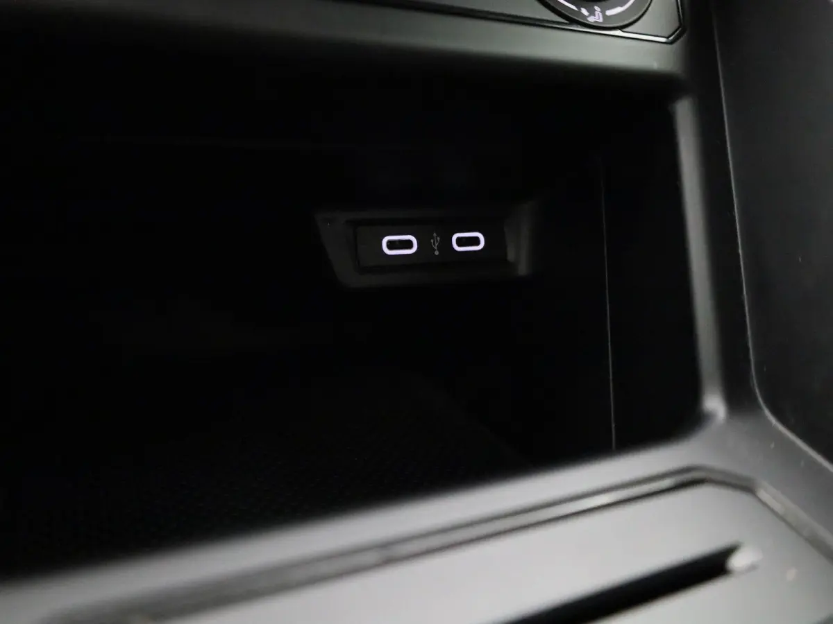 1.0 TSI Life 95 PK | Apple Carplay | Android Auto | Airco | Parkeersensoren | Stoelverwarming | 15'' LM velgen | Digitale Cockpit | App Connect |