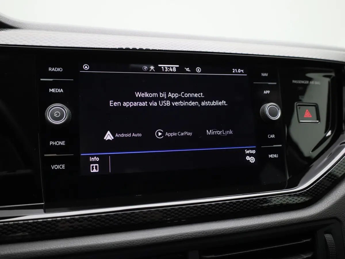 1.0 TSI Life 95 PK | Apple Carplay | Android Auto | Airco | Parkeersensoren | Stoelverwarming | 15'' LM velgen | Digitale Cockpit | App Connect |