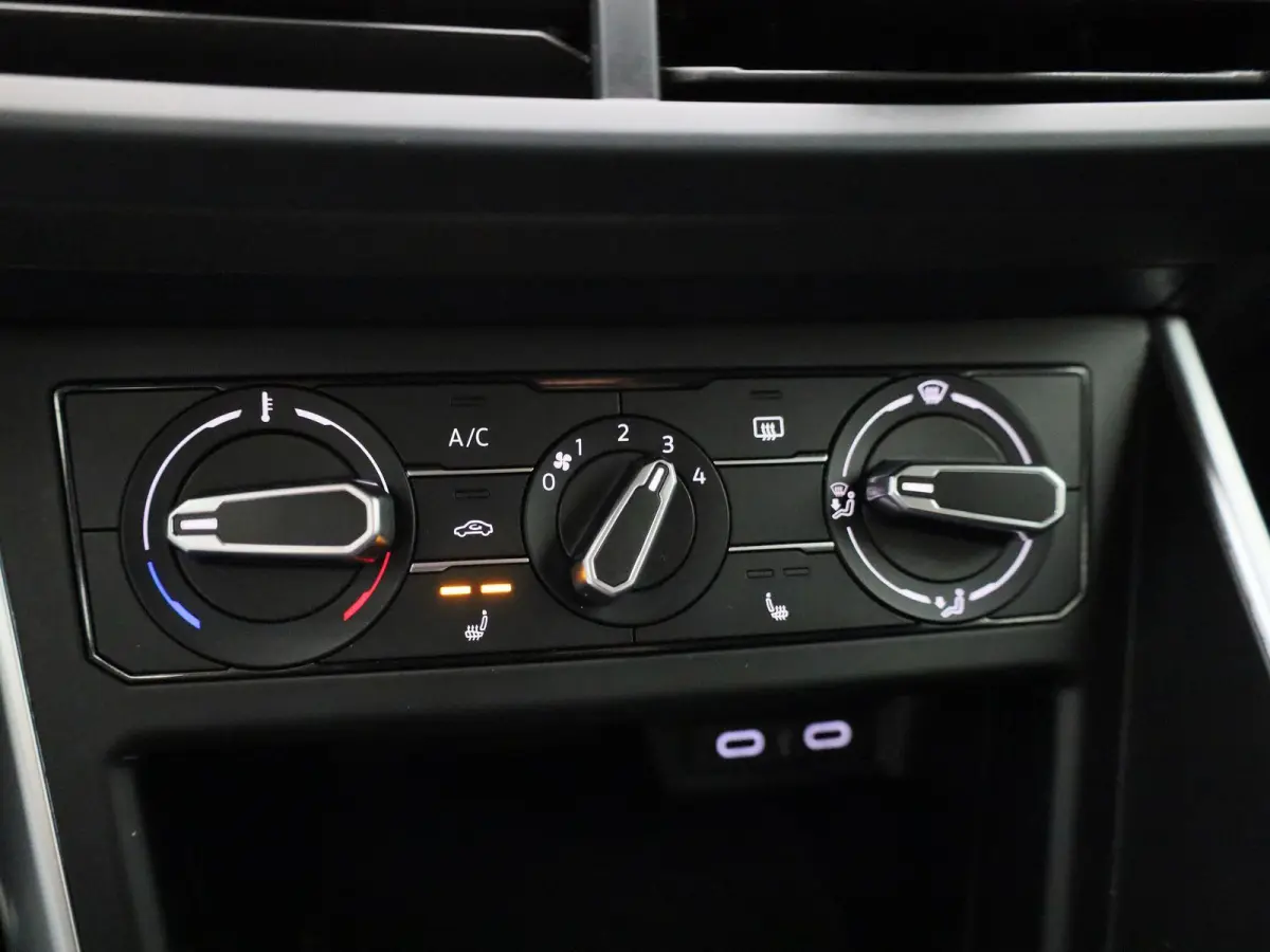 1.0 TSI Life 95 PK | Apple Carplay | Android Auto | Airco | Parkeersensoren | Stoelverwarming | 15'' LM velgen | Digitale Cockpit | App Connect |