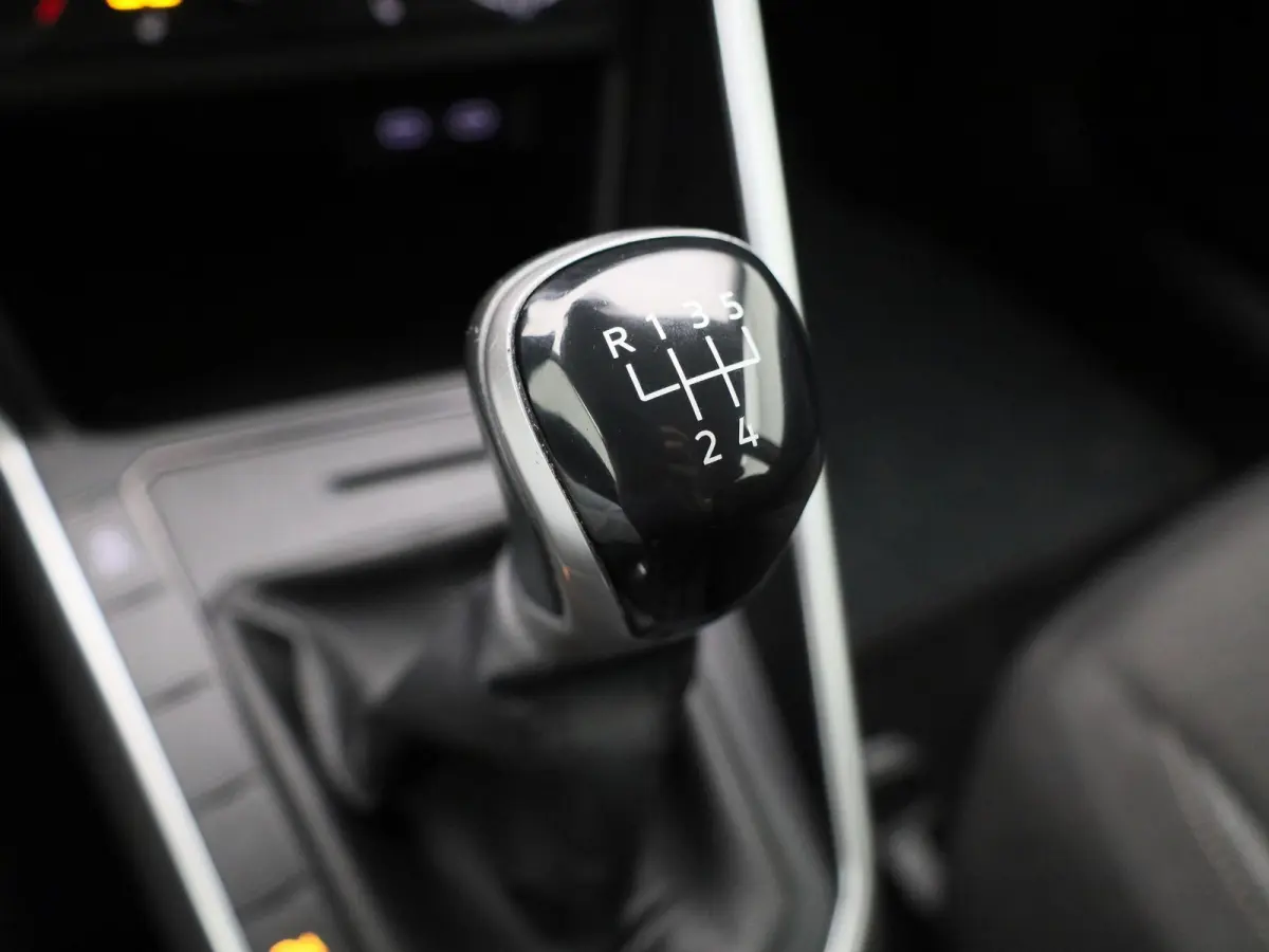 1.0 TSI Life 95 PK | Apple Carplay | Android Auto | Airco | Parkeersensoren | Stoelverwarming | 15'' LM velgen | Digitale Cockpit | App Connect |