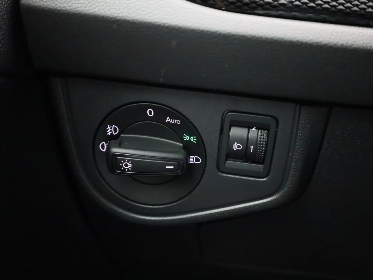 1.0 TSI Life 95 PK | Apple Carplay | Android Auto | Airco | Parkeersensoren | Stoelverwarming | 15'' LM velgen | Digitale Cockpit | App Connect |