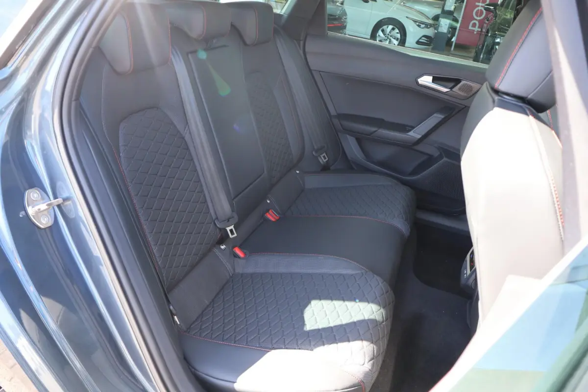 1.5 TSI e-Hybrid 204pk FR Business | Panoramadak | Safe Drive Pack