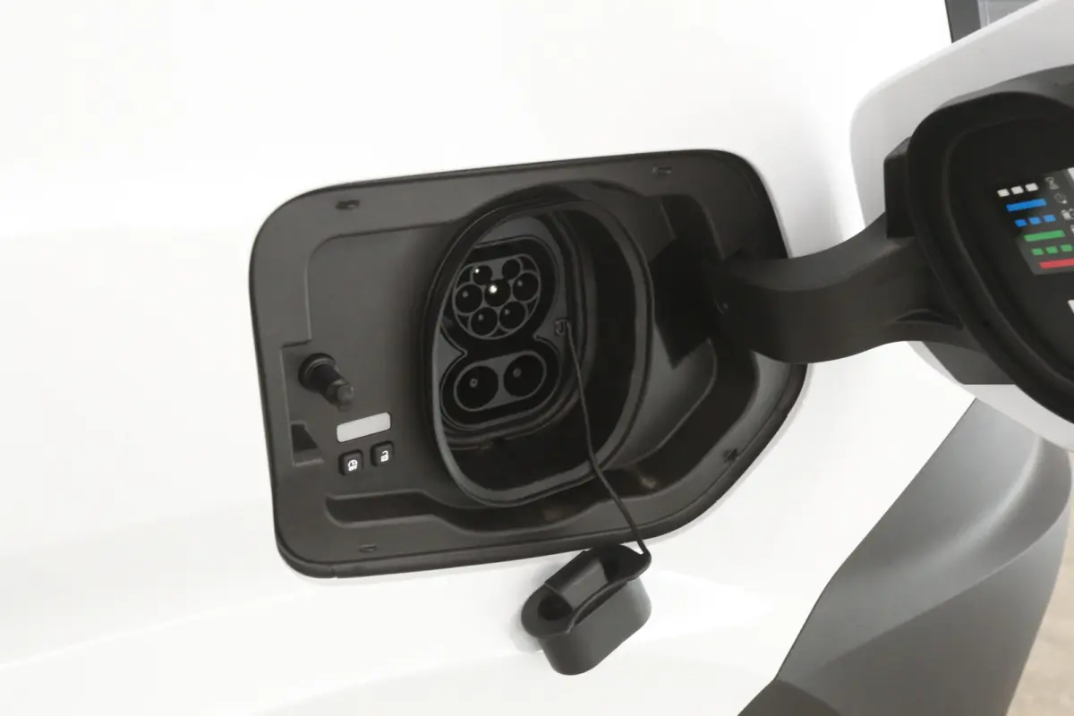 87 kWh Long Range L2H2 | NIEUW | Clima | Carplay | 2500kg Trekgew. | Trekhaak | Camera | 3 Zits | LED | Parkeersens.