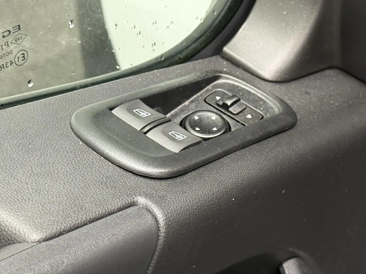 T33 2.3 dCi 135 L2H2 Airco Cruise control Parkeersensoren Navigatie Trekhaak
