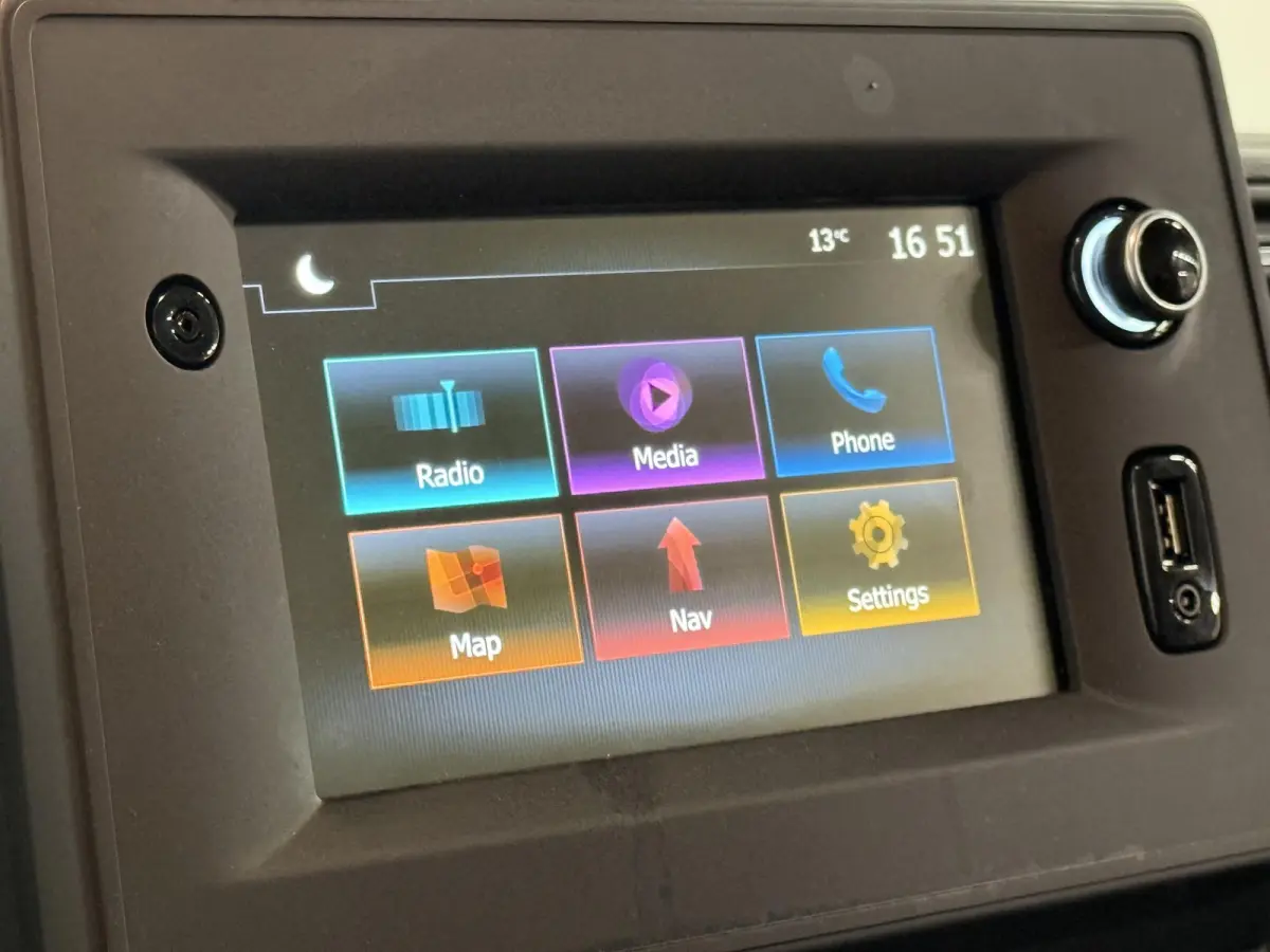 T33 2.3 dCi 135 L2H2 Airco Cruise control Parkeersensoren Navigatie Trekhaak
