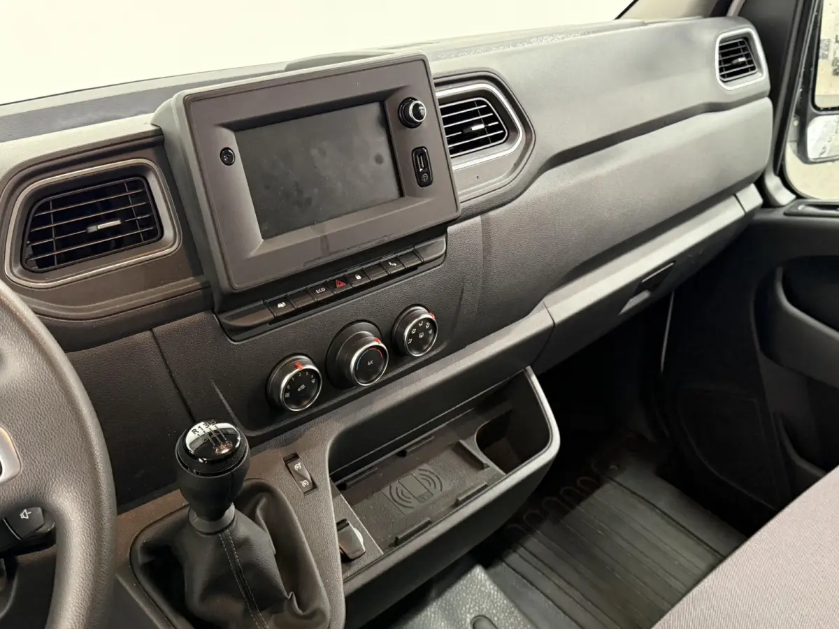 T33 2.3 dCi 135 L2H2 Airco Cruise control Parkeersensoren Navigatie Trekhaak