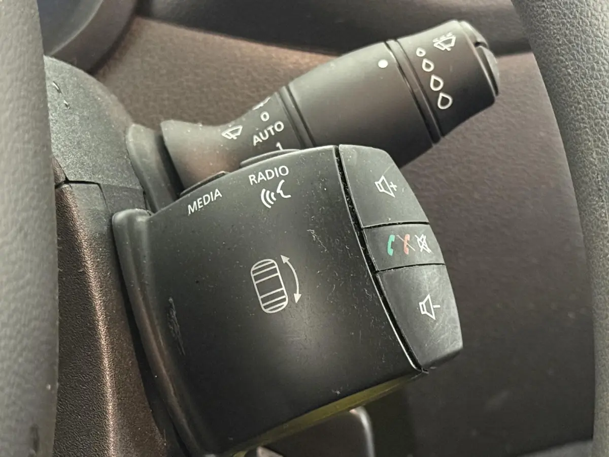 T33 2.3 dCi 135 L2H2 Airco Cruise control Parkeersensoren Navigatie Trekhaak
