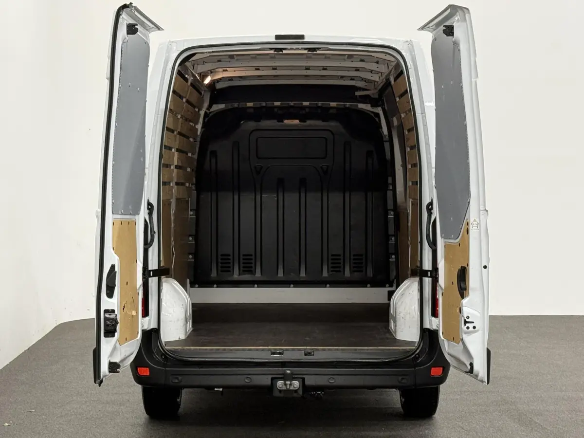 T33 2.3 dCi 135 L2H2 Airco Cruise control Parkeersensoren Navigatie Trekhaak