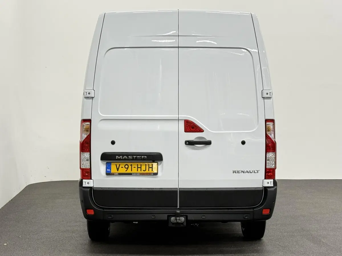 T33 2.3 dCi 135 L2H2 Airco Cruise control Parkeersensoren Navigatie Trekhaak