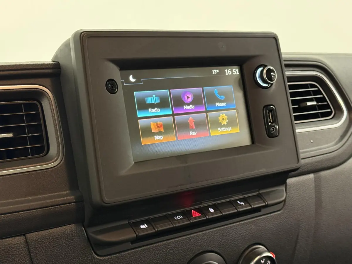 T33 2.3 dCi 135 L2H2 Airco Cruise control Parkeersensoren Navigatie Trekhaak