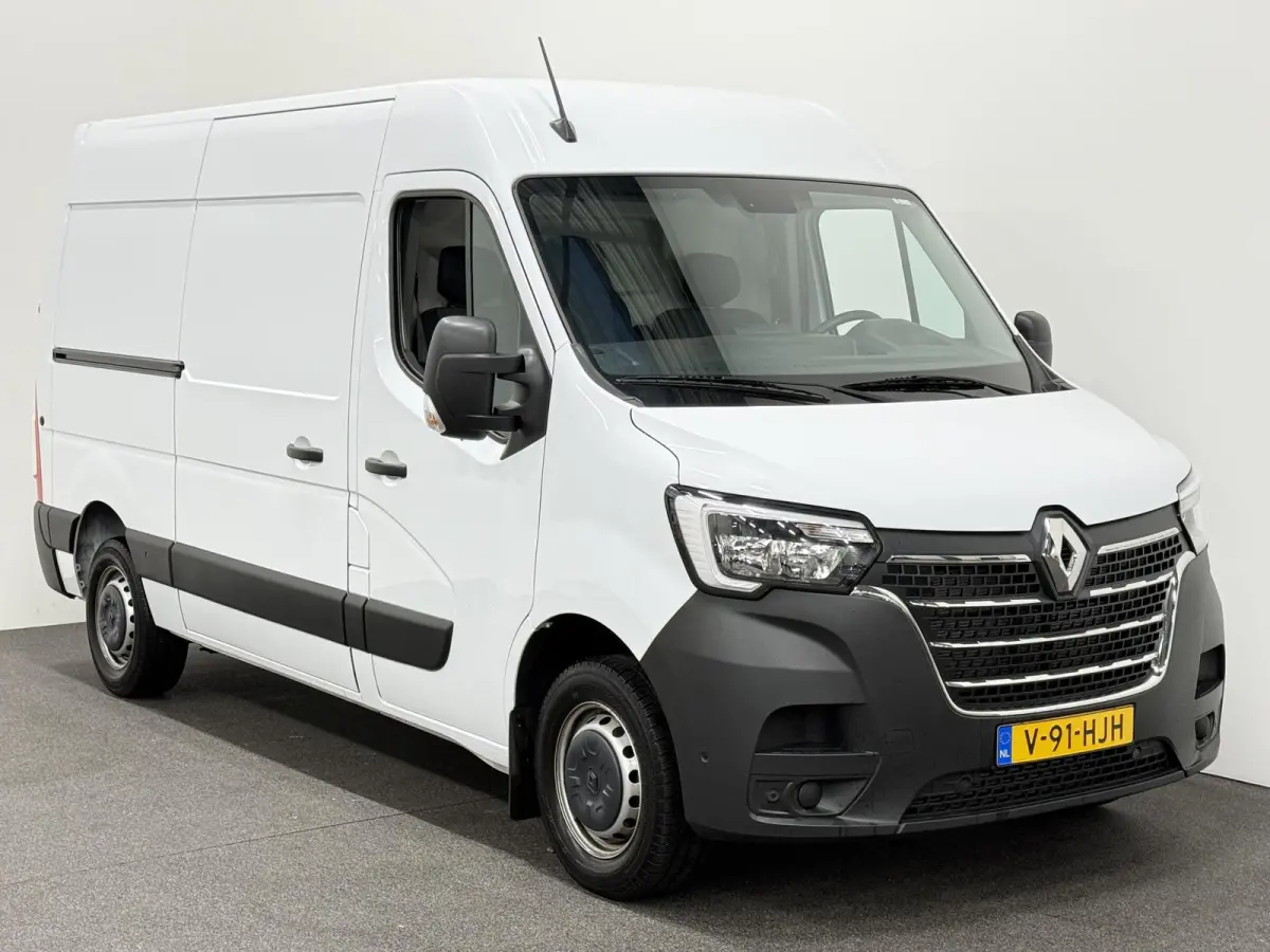 T33 2.3 dCi 135 L2H2 Airco Cruise control Parkeersensoren Navigatie Trekhaak