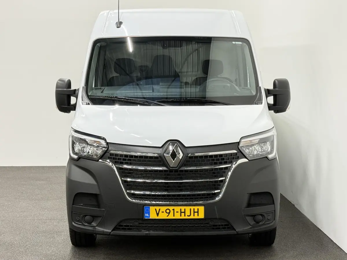 T33 2.3 dCi 135 L2H2 Airco Cruise control Parkeersensoren Navigatie Trekhaak