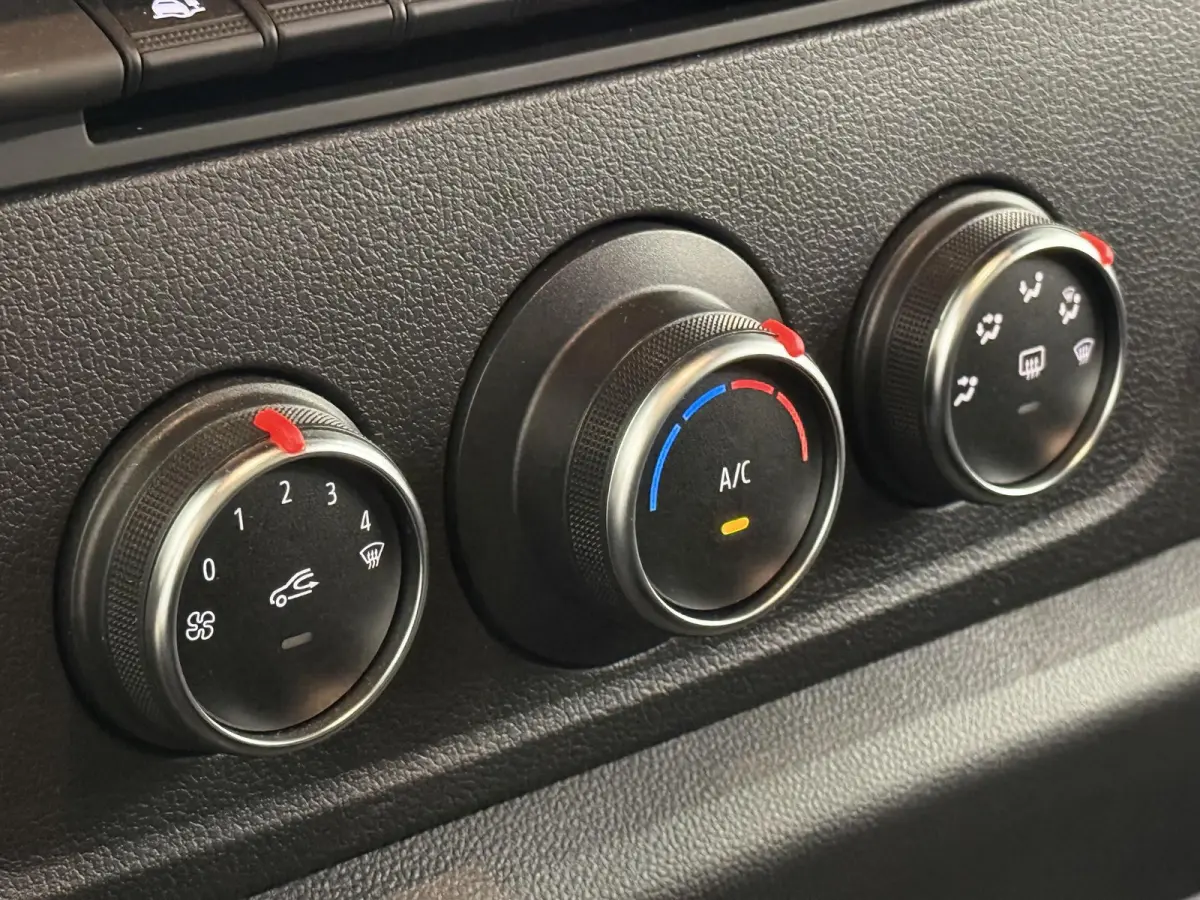 T33 2.3 dCi 135 L2H2 Airco Cruise control Parkeersensoren Navigatie Trekhaak