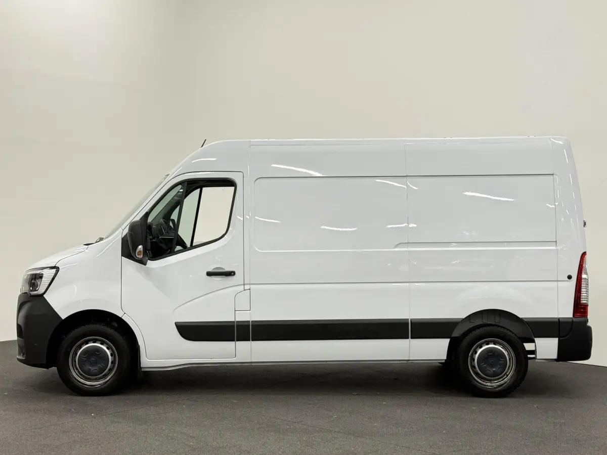 T33 2.3 dCi 135 L2H2 Airco Cruise control Parkeersensoren Navigatie Trekhaak