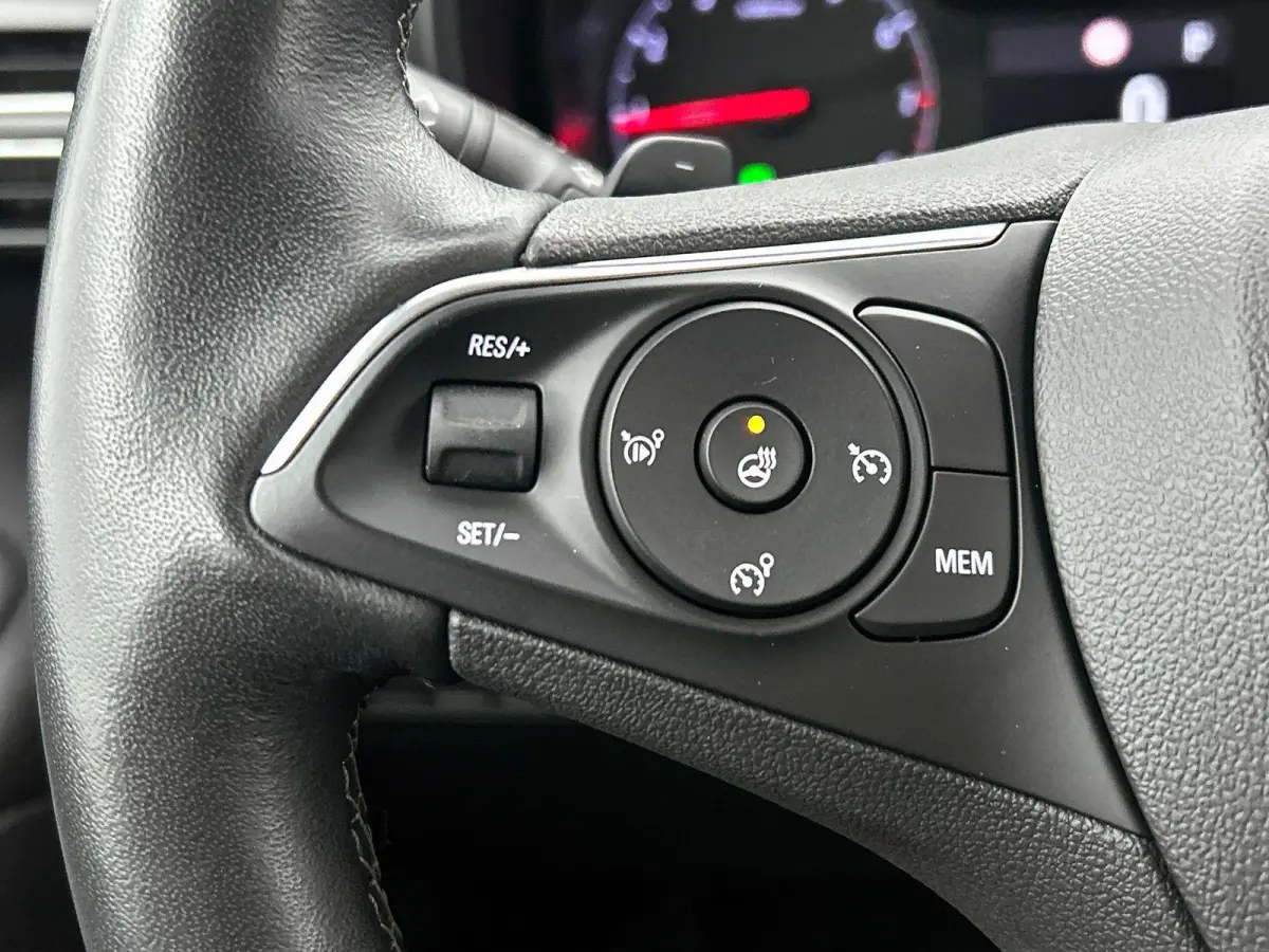 130pk L1 Automaat Apple Carplay Trekhaak Parkeersensoren Airco Cruise control 2-zits
