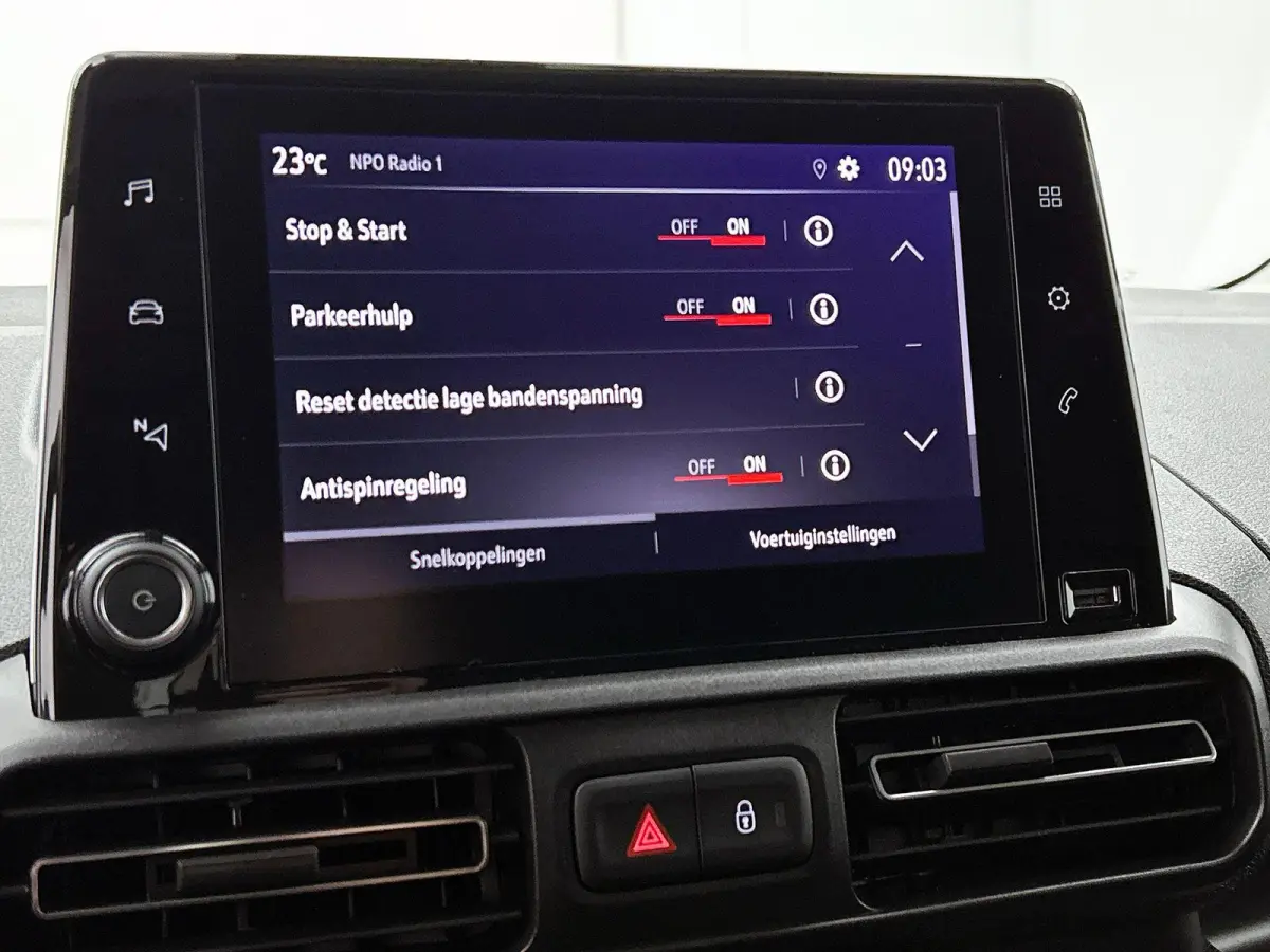 130pk L1 Automaat Apple Carplay Trekhaak Parkeersensoren Airco Cruise control 2-zits