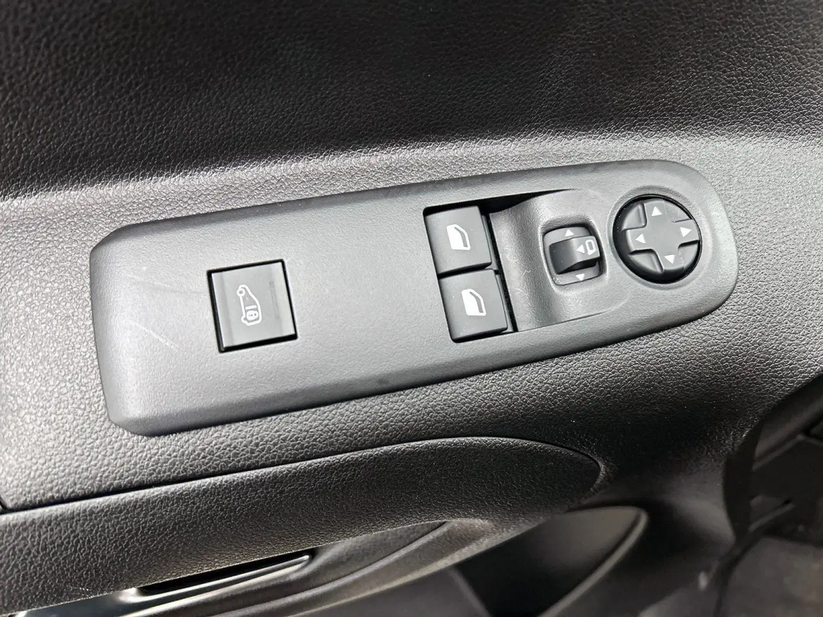 130pk L1 Automaat Apple Carplay Trekhaak Parkeersensoren Airco Cruise control 2-zits