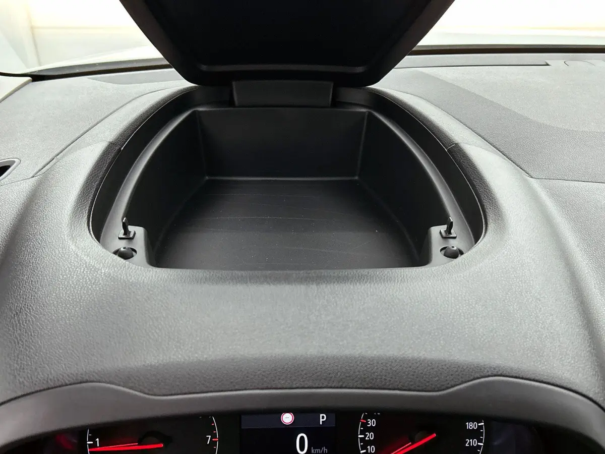 130pk L1 Automaat Apple Carplay Trekhaak Parkeersensoren Airco Cruise control 2-zits