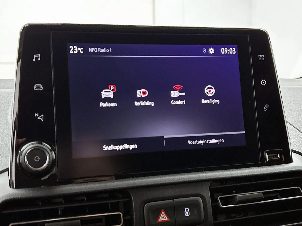 130pk L1 Automaat Apple Carplay Trekhaak Parkeersensoren Airco Cruise control 2-zits