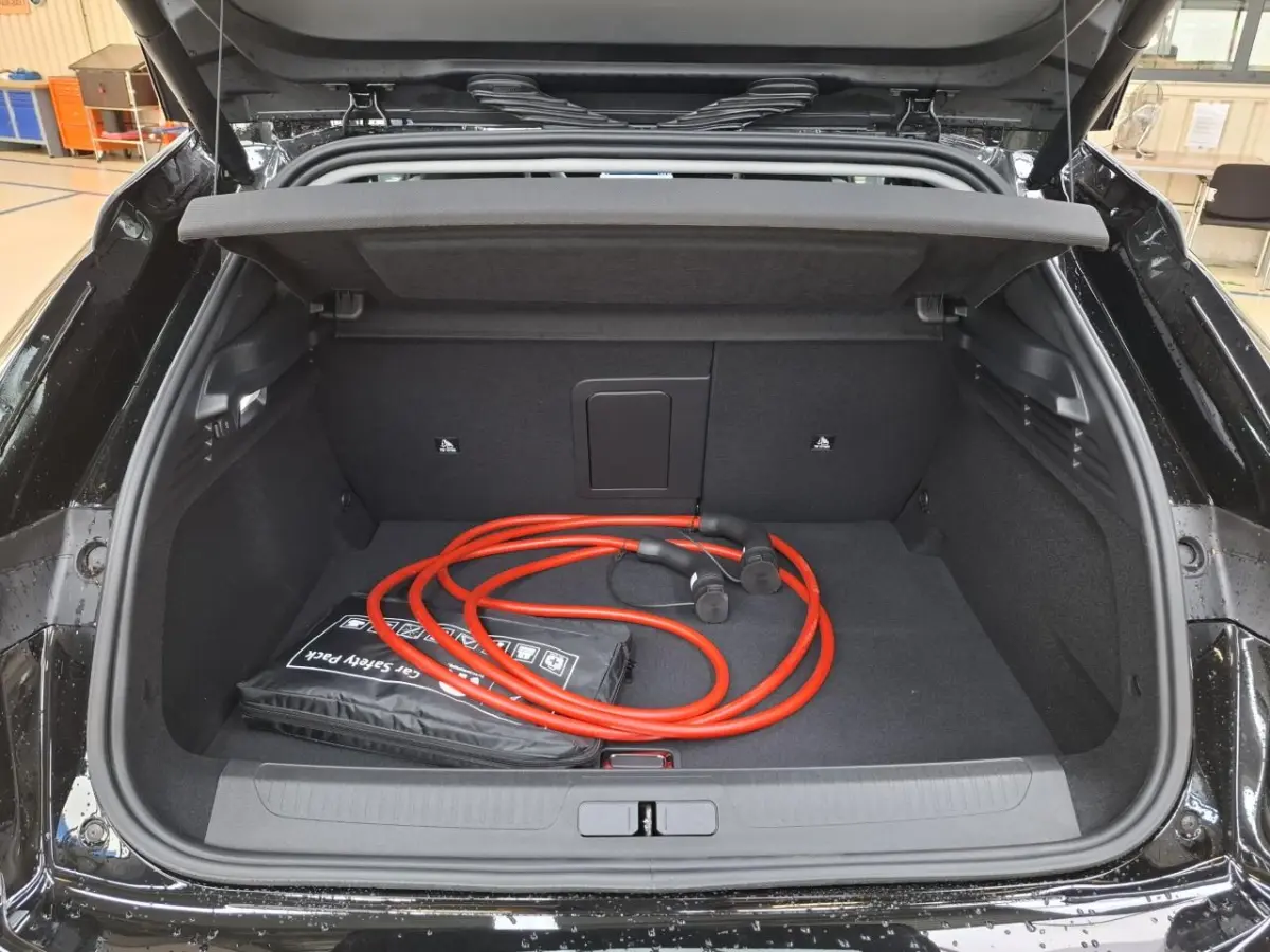 E-Tense Pallas Comfort Tech Pack 58.3 kWh 99% SOH | 8 Jaar Garantie | Elektrisch Verstelbare Bestuurderstoel | 19" Lichtmetalen Velgen | 360* Graden Camera | Parkeersensoren Voor en Achter |