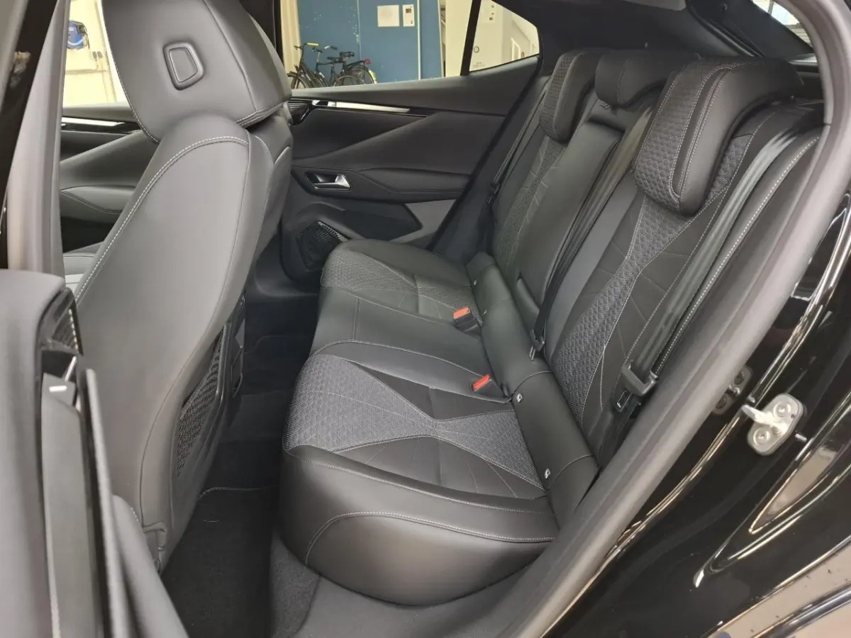E-Tense Pallas Comfort Tech Pack 58.3 kWh 99% SOH | 8 Jaar Garantie | Elektrisch Verstelbare Bestuurderstoel | 19" Lichtmetalen Velgen | 360* Graden Camera | Parkeersensoren Voor en Achter |