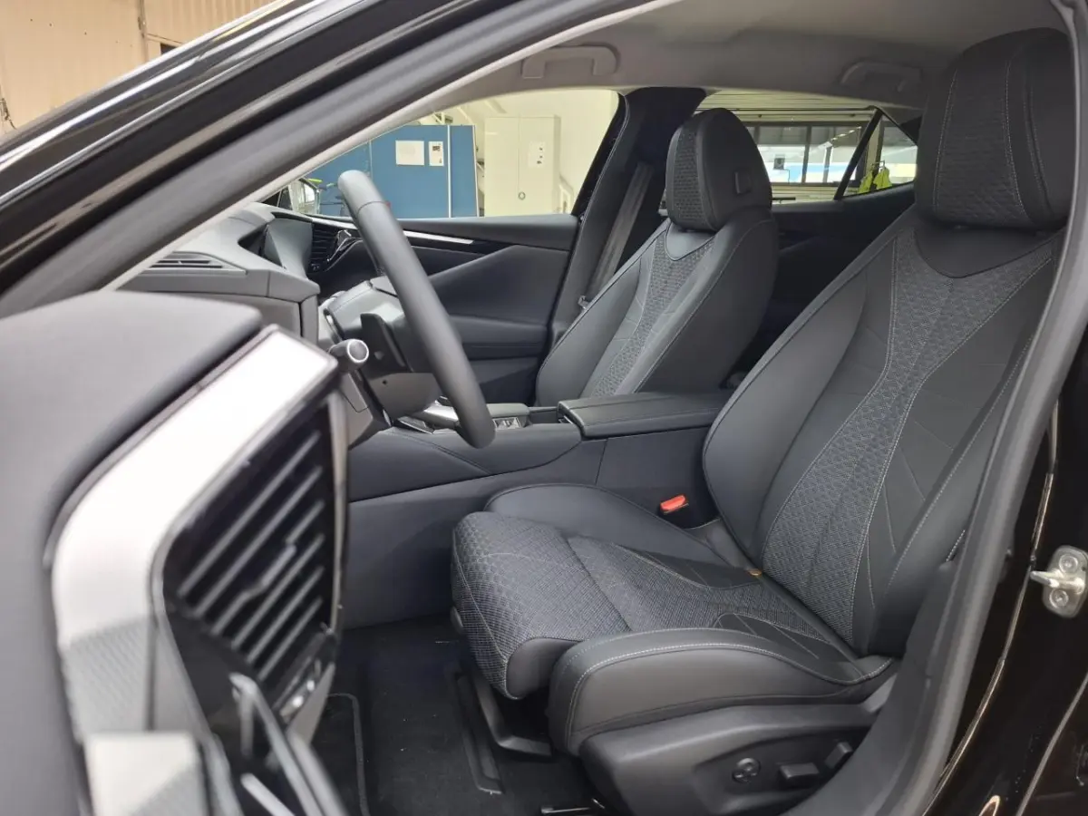 E-Tense Pallas Comfort Tech Pack 58.3 kWh 99% SOH | 8 Jaar Garantie | Elektrisch Verstelbare Bestuurderstoel | 19" Lichtmetalen Velgen | 360* Graden Camera | Parkeersensoren Voor en Achter |