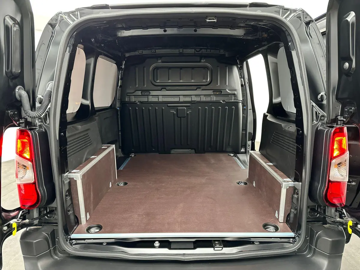 136 L1 50kWh | Camera | Cruise Control | Apple Carplay&Android Auto | Houten Laadvloer