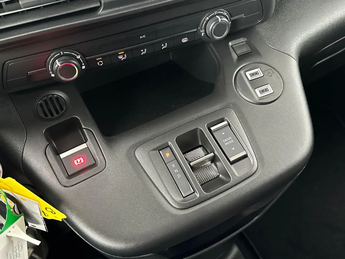 136 L1 50kWh | Camera | Cruise Control | Apple Carplay&Android Auto | Houten Laadvloer