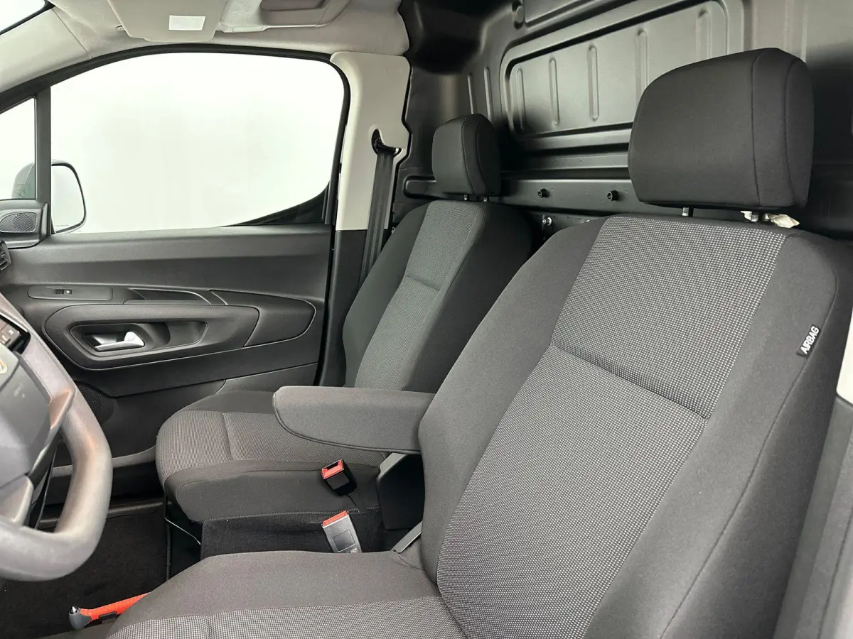 136 L1 50kWh | Camera | Cruise Control | Apple Carplay&Android Auto | Houten Laadvloer